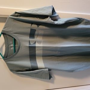 XXL mens under armour tshirt